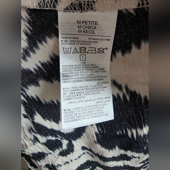 2/$20 Old Navy - Elegant Black and White Halter Dress - Size Medium Petite - Picture 5 of 6